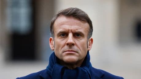 Attaque à Nantes: Macron adresse ses "pensées émues" aux proches des victimes et salue le "courage" des professeurs