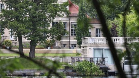 Polizei findet in Potsdamer Villa Adlon Szene-Aussteiger Erik Ahrens