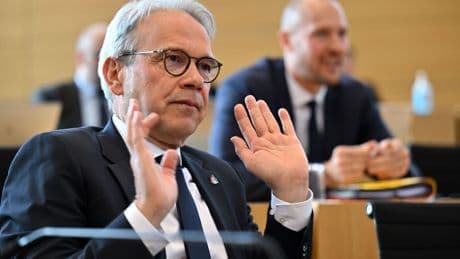 Landtag: Maier unter Druck - Kritik am Agieren interner Ermittler