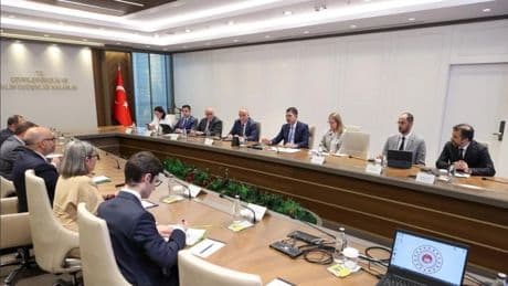 Portekizli Bakan Miguel Pinto Luz deprem bölgesindeki çalışmalara hayran kaldı: Yaptıklarınız tek kelimeyle şahane!