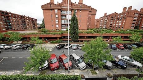 Getxo reclama a una vecina el impuesto por un coche que achatarró hace 35 años