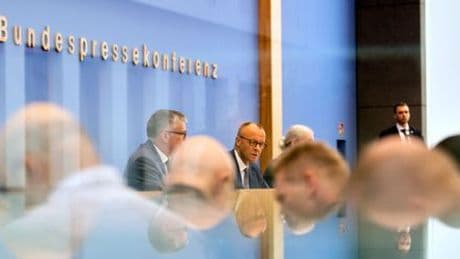 Richterstreit: Friedrich Merz stellt sich vor Frauke Brosius-Gersdorf, aber hält sich ihre Wahl offen