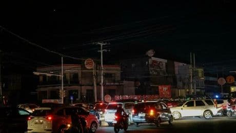 Bali, maxi-blackout spegne l'isola: aeroporto al buio e traffico in tilt. Cosa sta succedendo