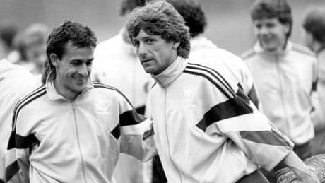 Bundesliga-Legende: Frank Mill ist tot – Ex-Nationalspieler stirbt mit 67 Jahren