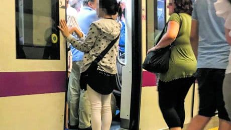 Dodicenni rom borseggiano turisti in centro: indagati i genitori