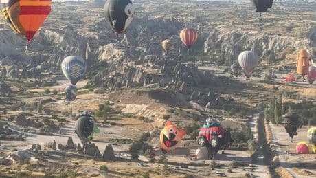 Kapadokya'da Balon Festivali başladı: 27 ülkeden 38 balon gökyüzünü süsledi