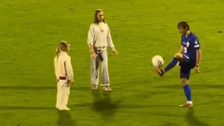 Sie ähneln Papa total - SO krass kicken die Modric-Töchter