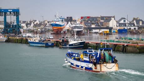 A la veille du sommet sur les océans, la pêche française entre deux eaux