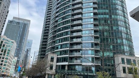 Toronto mom charged with attempted murder after 4-year-old falls from condo balcony