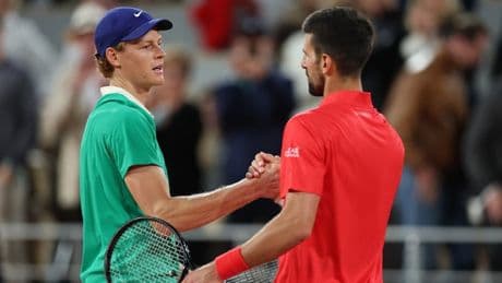 Sinner, l'inchino a Djokovic &quot;il migliore&quot; e il limite da superare con Alcaraz: &quot;ne senti l'aura&quot;