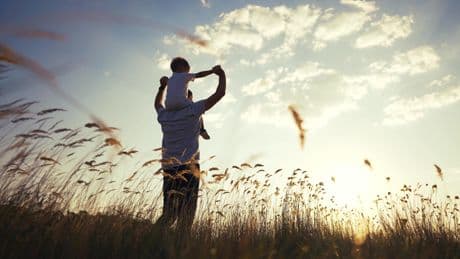 «Sur les photos de famille, il n’y a plus d’enfant» : quand la baisse de la natalité inquiète les parents et les grands-parents