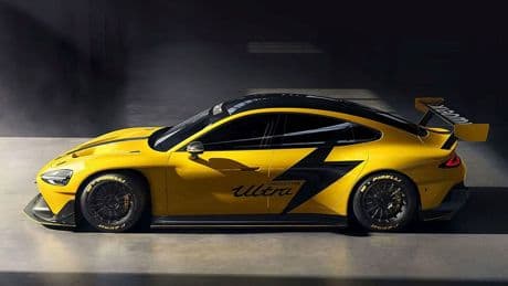Xiaomi SU7 Ultra: il quasi clone della Porsche Taycan pronta per le strade europee. E sfila a Goodwood