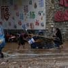 Tientallen doden door zware regenval in Beijing, ruim 80.000 mensen geëvacueerd