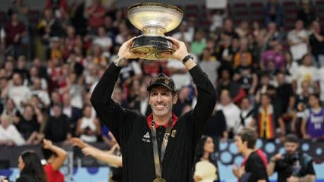 La gesta de Mumbrú: de estar ingresado y perder 8 kilos a ser el primer entrenador español en conquistar el EuroBasket