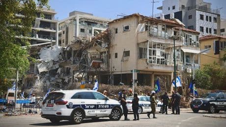 İran füzeleri yeniden İsrail'i hedef aldı...  Netanyahu'nun evi de vuruldu