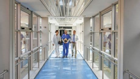 Resilienz im Gesundheitswesen: Ärzte kämpfen gegen Burnout und Klimarisiken