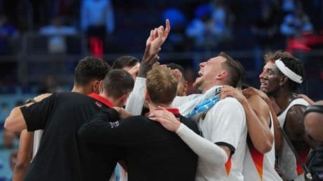 Basketball-EM: "Sind nicht fertig": Schröder führt Deutschland ins Finale