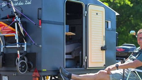 Tüftler aus Wachtendonk: Trotz Handicaps auf großer Tour – Tiny-Wohnwagen hat spezielle Extras