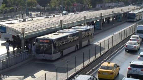 İstanbul'da Haramidere durağında metrobüste çıkan yangın söndürüldü