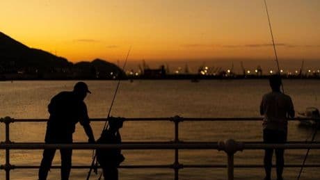 La incorporación de jóvenes mantiene a flote la pesca recreativa en Euskadi