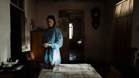 April: El barro, la sangre y el cine transparente (*****)