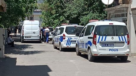 Batman’da erkek vahşeti: Evli olduğu kadını ve 2 kızını bıçakladı