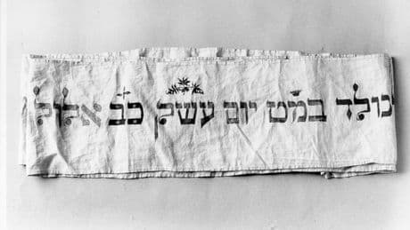 Quatre bandelettes de protection de la Torah, spoliées par les nazis, restituées à l’Allemagne