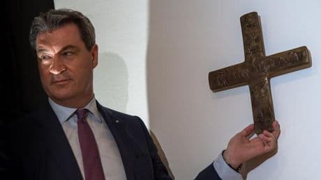 Urteil: Kreuz in bayerischer Schule verletzt Glaubensfreiheit