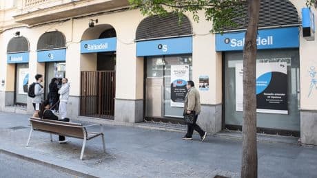 Sabadell puede sumar mil millones anuales al beneficio de BBVA