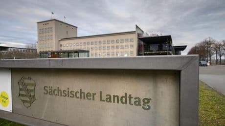 Kürzungen im Landeshalt: Theater und Orchester wollen gegen Kürzungen protestieren