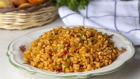 Arroz meloso con pollo y espárragos trigueros: una receta ideal para compartir