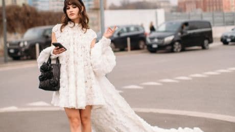 Ni faldas ni vaqueros: los 5 vestidos blancos de Mango más bonitos para el verano