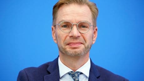 Wegen hoher Kosten: Steuerzahlerbund: Beamtenstatus auf den Prüfstand stellen