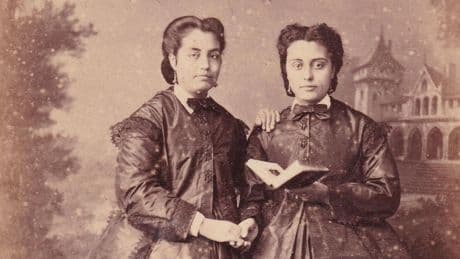La mujer española del siglo XIX frente al objetivo de la cámara: cuando el retrato no era una pose