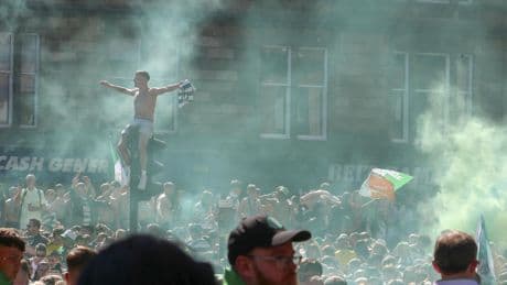 Celtic fans defy club with unsanctioned league title street party