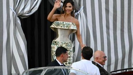 Bezos e Sanchez,  a Venezia il via ai festeggiamenti sotto la pioggia