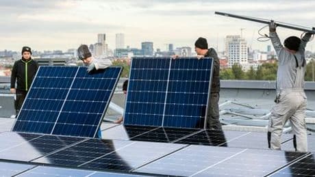 Erneuerbare Energien: Photovoltaik auf Firmendächern rentiert sich nach sieben Jahren
