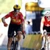Jonas Abrahamsen wint elfde Tour-rit, Pogacar tegen de grond op enkele kilometers van de meet