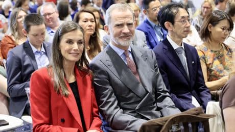 Las mejores imágenes de la graduación de Sofía: de los abrazos con sus padres a la videollamada de Leonor