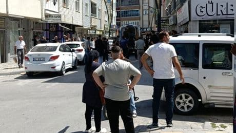 Konya'da 2 kişi kaldırımda yürürken dehşeti yaşadı