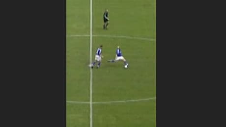 Ein Klassiker aus 2004 - Das 50-Meter-Tor von Mike Hanke