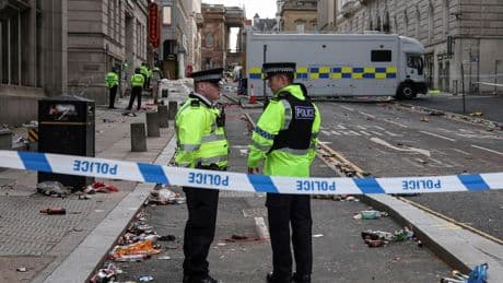 El autor del atropello masivo de Liverpool aprovechó el paso de una ambulancia para colarse en la calle donde dejó 65 heridos