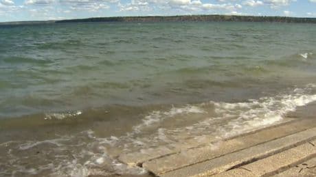 Use of motorboats nixed on Manitoba’s Clear Lake in zebra mussel battle