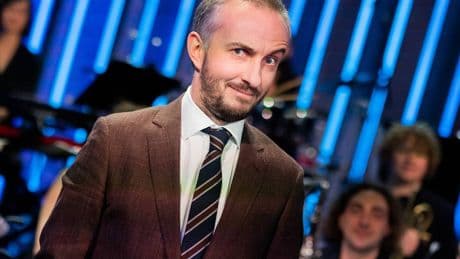 Im ZDF Magazin Royal: Jan Böhmermann schimpft über „geldgeile Adlige“ und „Gloryhole“ in Düsseldorf
