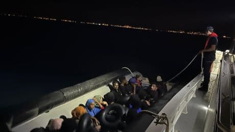 Denizde operasyon! Onlarca düzensiz göçmen yakalandı