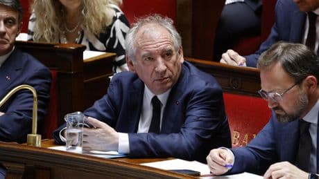 La piste d’une « TVA sociale » réveille les velléités de censure de la gauche et du RN