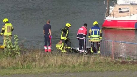 BMW war bei Sturm ins Wasser gerollt - Mann ertrinkt, als er sein Auto retten will
