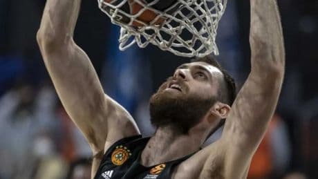 Anadolu Efes, Georgios Papagiannis'i renklerine bağladı