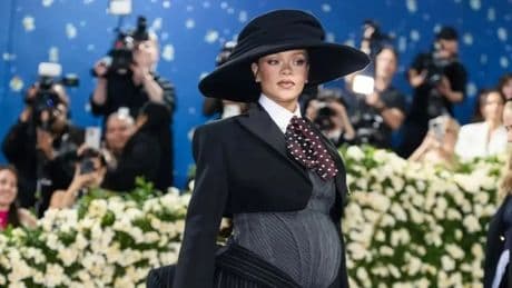 Rihanna anuncia su tercer embarazo en la MET Gala