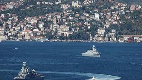 Cumhurbaşkanı Erdoğan, TEKNOFEST Mavi Vatan kapsamında İstanbul Boğazı'ndan geçen gemileri selamladı